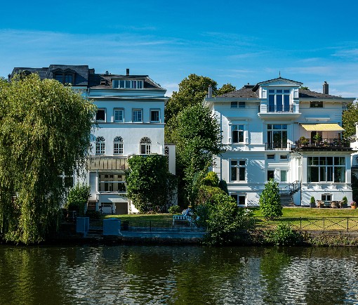 Was zeichnet die elbe-main Immobilien GmbH aus?